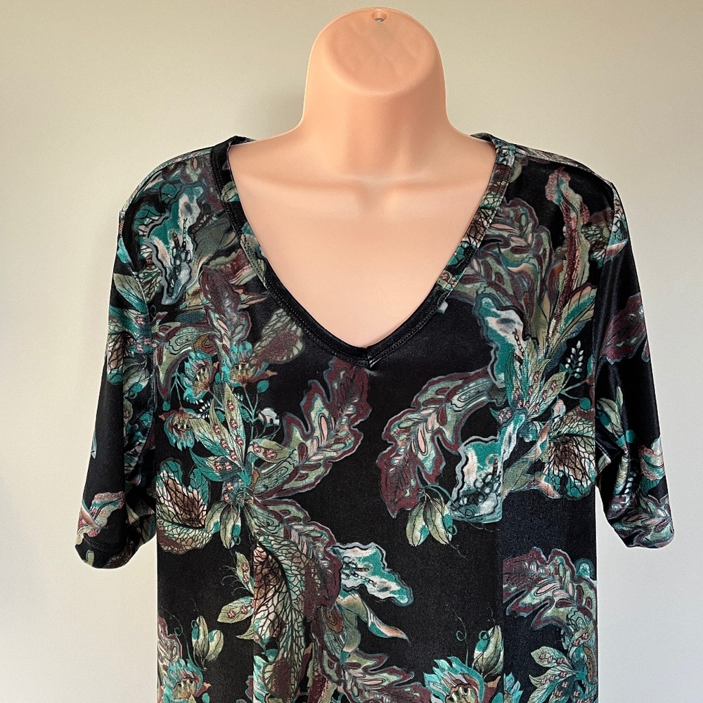 New with tags - Yesta Velour Midi Dress. Size 14 - Picture 2 of 12